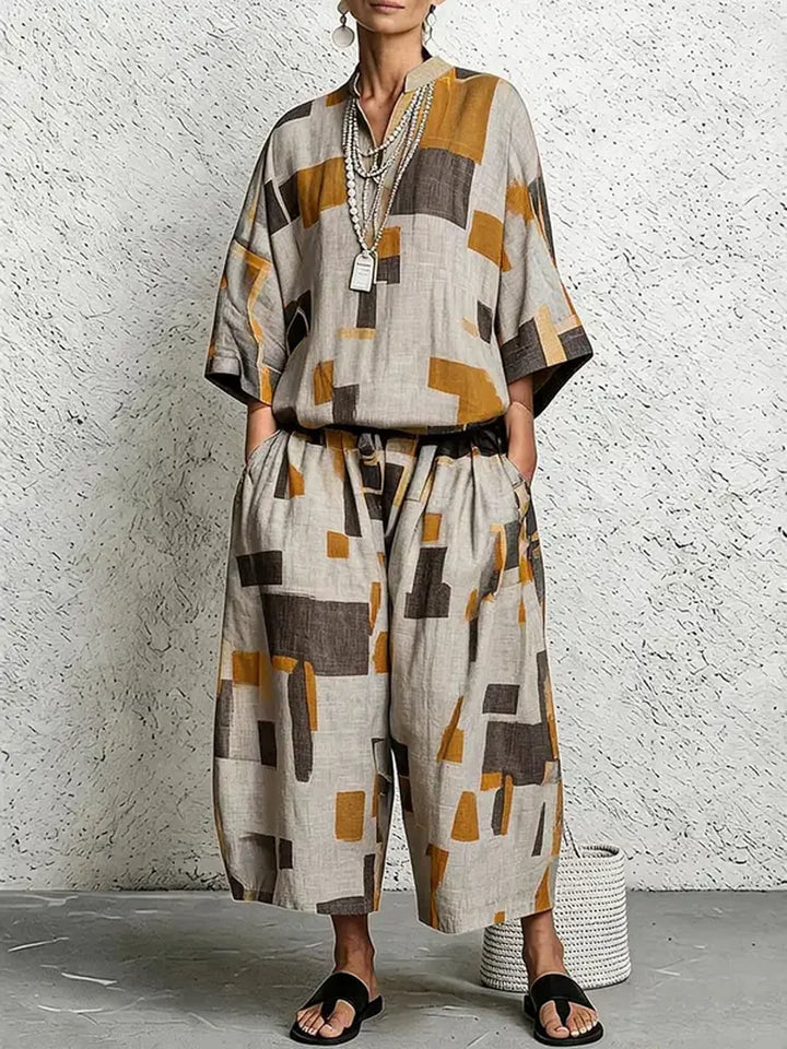 Conjunto Dos Piezas: Blusa Estampada Con Escote En V Y Manga Tres Cuartos + Pantalón Cropped Con Elástico Y Bolsillos