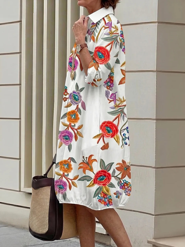 VESTIDO MIDI CAMISEIRO EM CORTE EM A DE MANGA MÉDIA COM BOTÕES, ESTAMPADO FLORAL EM CONTRASTE E BOLSOS
