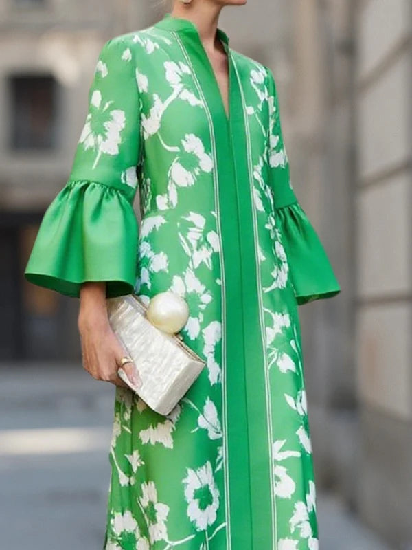 VESTIDO MAXI SOLTO DE MANGA SINO COM ESTAMPADO FLORAL, PLISSADO, BOLSOS E ABERTURA LATERAL