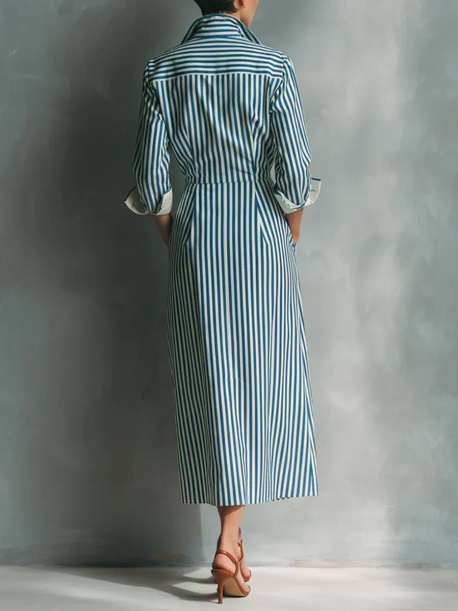 VESTIDO MIDI CAMISEIRO ÀS RISCAS COM BOLSOS, CINTURA ALTA E GOLA DE LAPELA