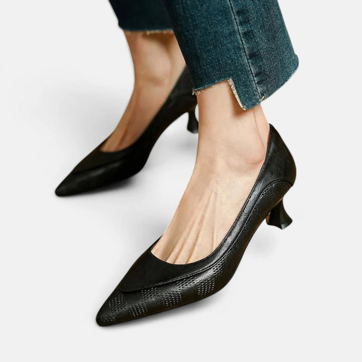 Amara | Salão Kitten Heel em Pele