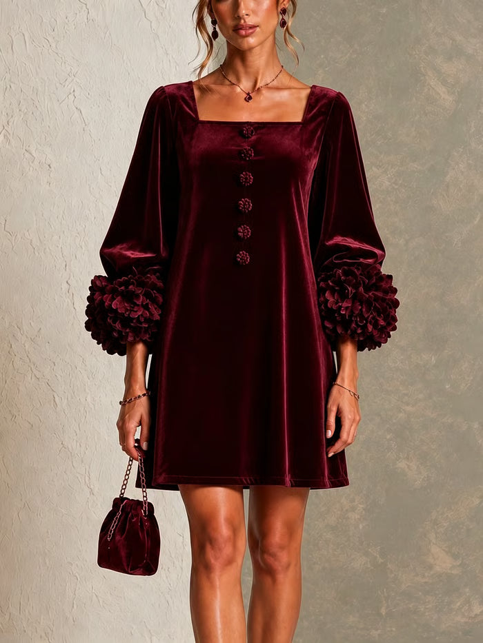VESTIDO MINI DE TERCIOPELO BURDEOS CON BOTONES Y PUÑOS FLORALES 3D VOLUMINOSOS