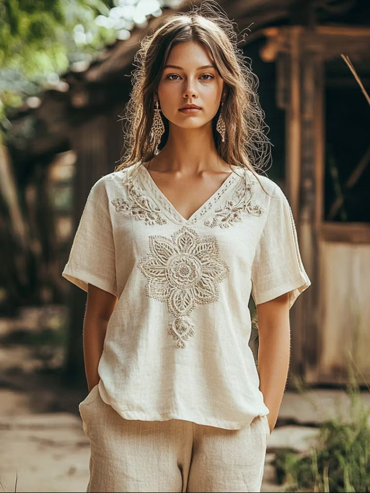 BLUSA RETRO DE MANGA CORTA CON ESCOTE EN V Y BORDADO FLORAL 3D
