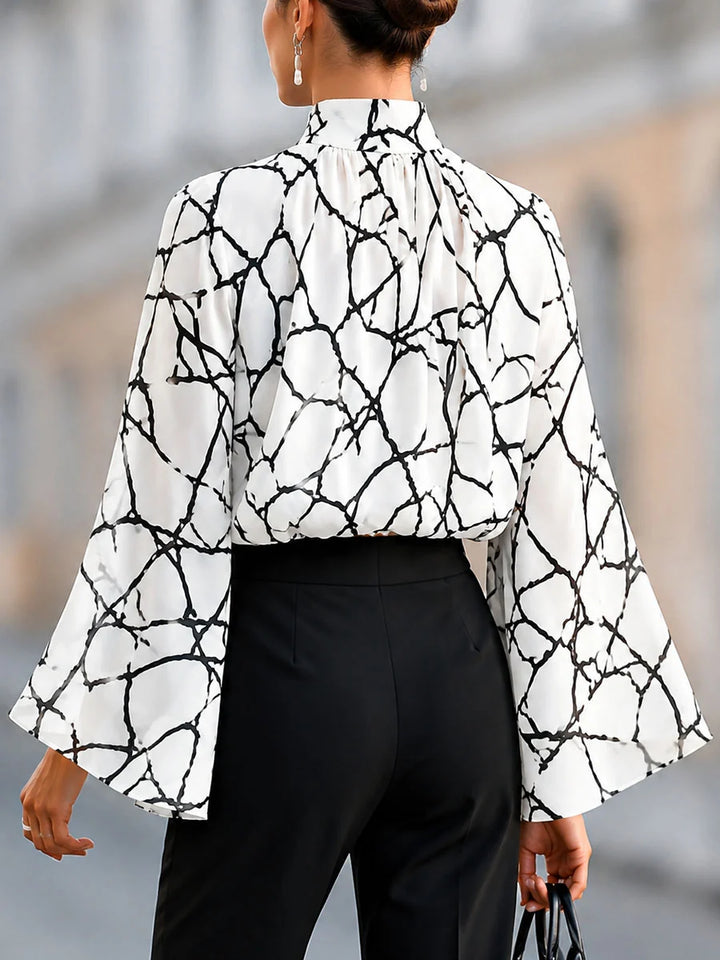 Blusa Chiffon Manga Larga Acampanada Con Cuello Alto Estampado Contrastante Transparente Y Abertura Lateral