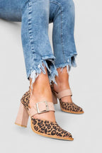 SELVETA - SANDALIAS DE ANTE CON ESTAMPADO LEOPARDO Y TACÓN ESTABLE