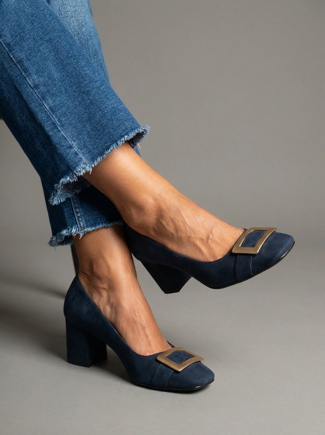 Nadine - Zapatos De Tacon En Ante Con Hebilla Dorada