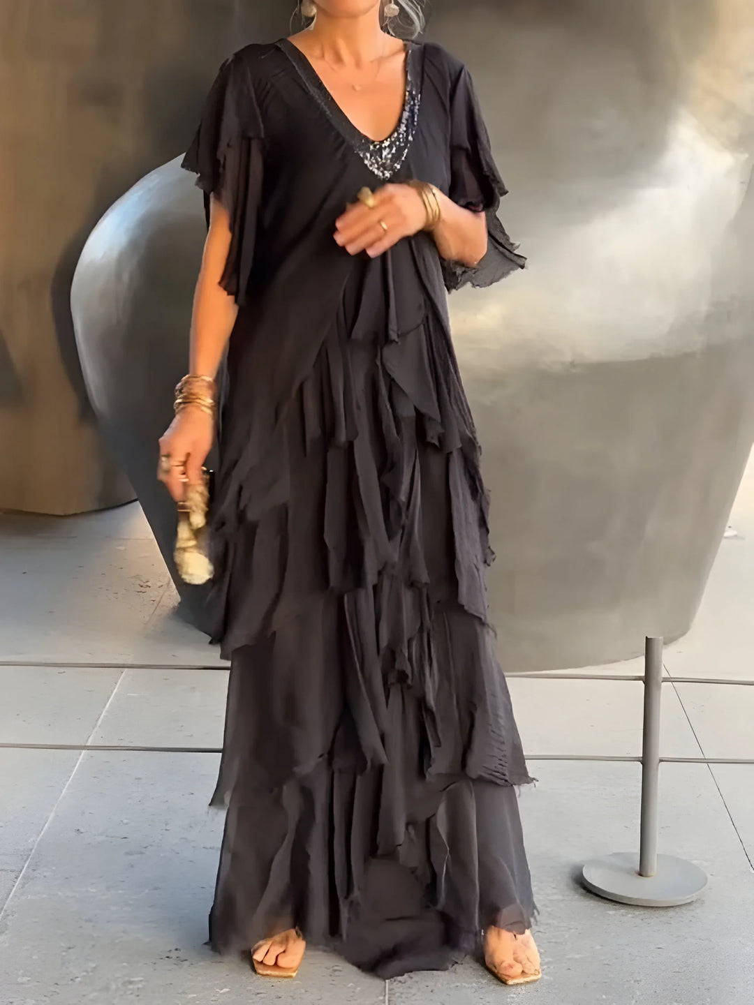 Riza | vestido plissado com decote em v e fluido