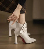 Alba | Botines con Tacón y Hebilla Oversize