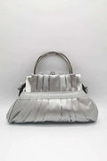 Renata | Bolso Clutch Plateado de Satén Plisado con Broche de Cristales y Cadena