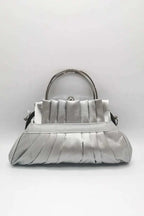 Renata | Bolso Clutch Plateado de Satén Plisado con Broche de Cristales y Cadena