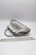 Renata | Bolso Clutch Plateado de Satén Plisado con Broche de Cristales y Cadena