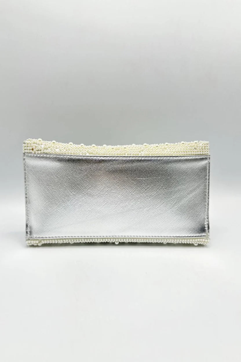 Mireya | Mala Clutch Envelope Com Bordado Integral De Pérolas E Corrente Prateada