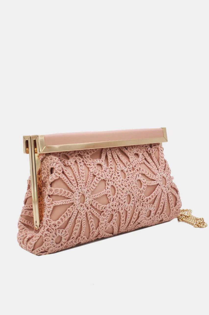Jennifer | Bolso Clutch Rosa de Encaje Crochet con Marco Dorado y Cadena