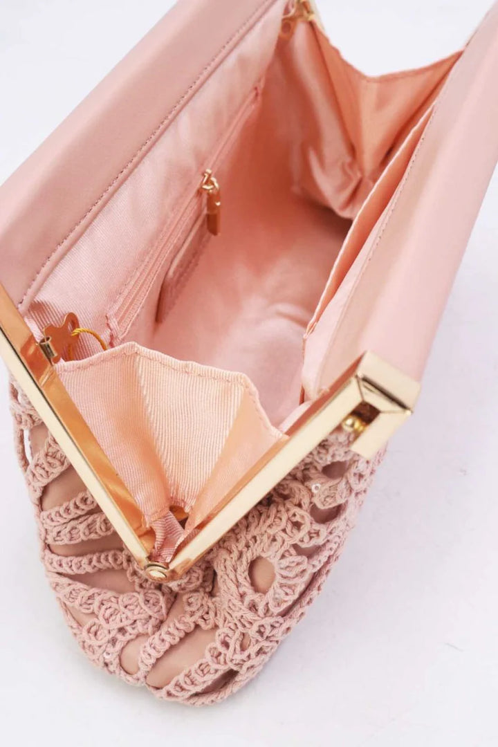 Jennifer | Mala de Mão Clutch Rosa de Renda de Croché Com Armação Dourada e Corrente