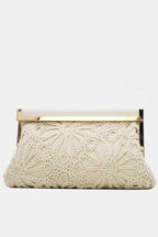 Jennifer | Bolso Clutch Crema de Encaje Crochet con Marco Dorado y Cadena