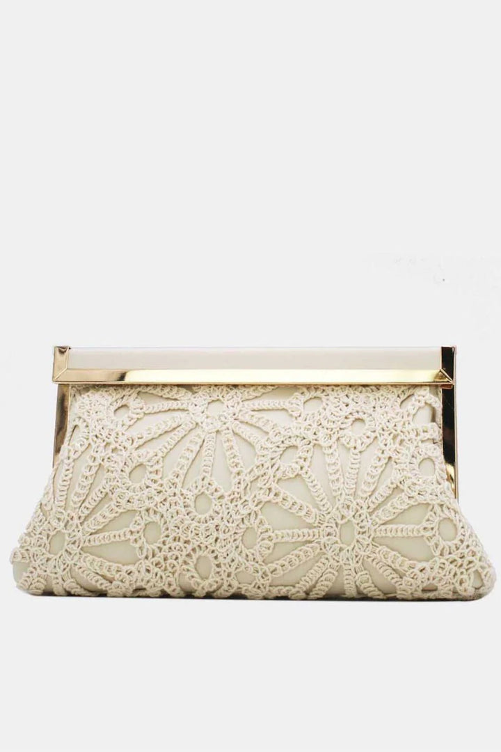 Jennifer | Mala Clutch Creme de Renda Croché com Armação Dourada e Corrente