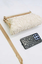 Jennifer | Bolso Clutch Crema de Encaje Crochet con Marco Dorado y Cadena