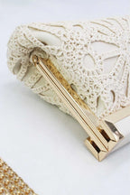 Jennifer | Bolso Clutch Crema de Encaje Crochet con Marco Dorado y Cadena