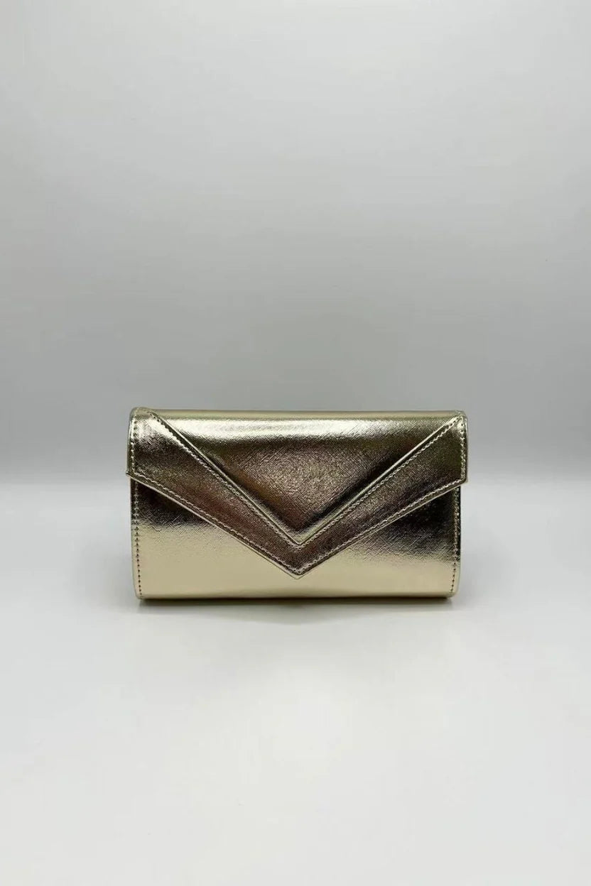 Amanda | Bolso Clutch Sobre Dorado Metalizado con Cadena Desmontable
