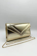 Amanda | Bolso Clutch Sobre Dorado Metalizado con Cadena Desmontable