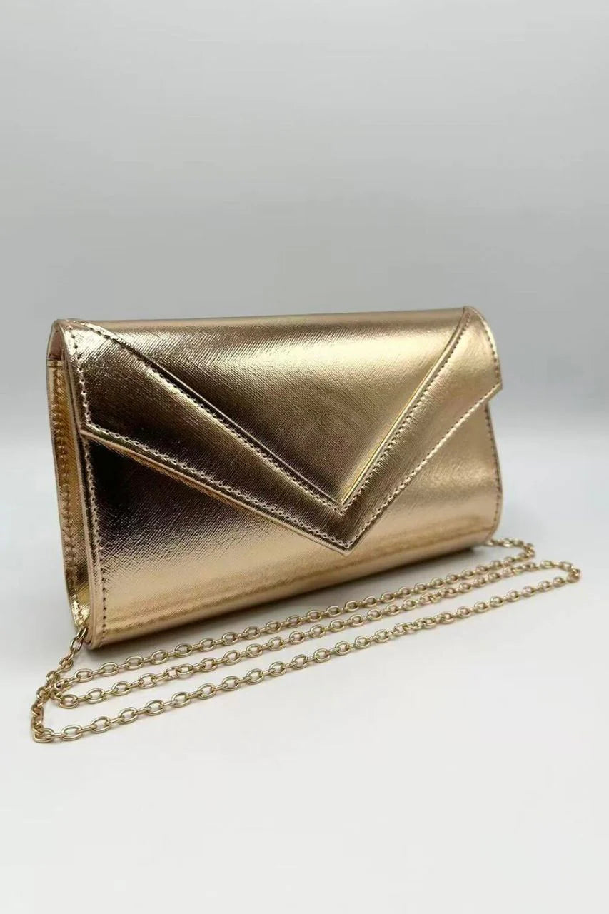 Amanda | Bolso Clutch Sobre Dorado Metalizado con Cadena Desmontable