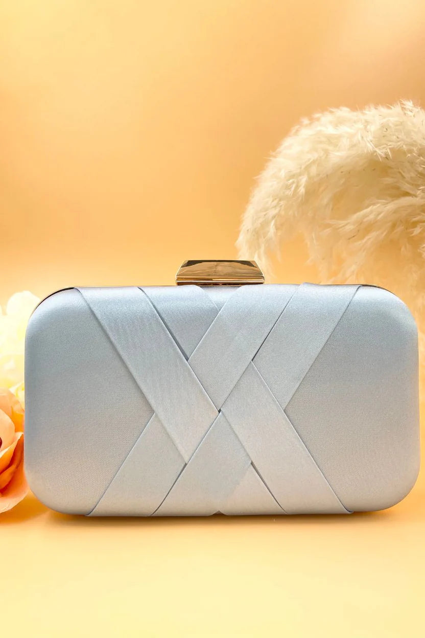 Tamara | Bolso Clutch Rígido Azul de Satén Entrelazado con Marco y Cadena Dorada