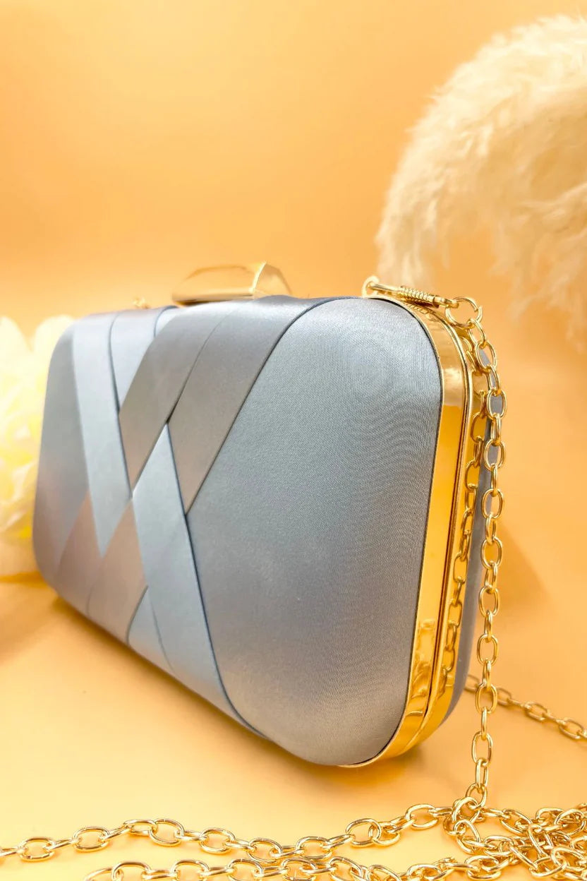Tamara | Bolso Clutch Rígido Azul de Satén Entrelazado con Marco y Cadena Dorada