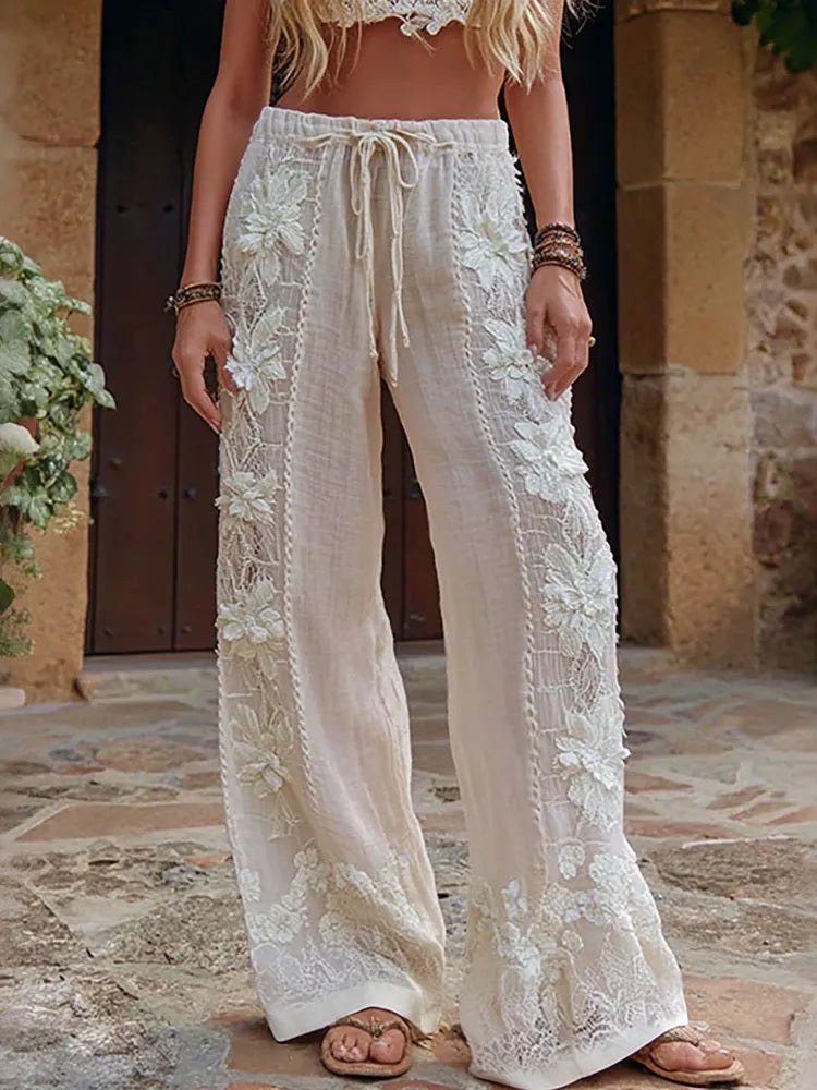 PANTALONES CON BORDADO FLORAL y ENCAJE PATCHWORK