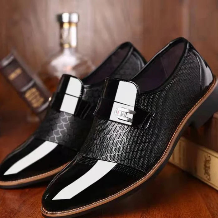 MEN'S TEXTURED LOAFERS WITH BUCKLE AND GLOSSY FINISH
